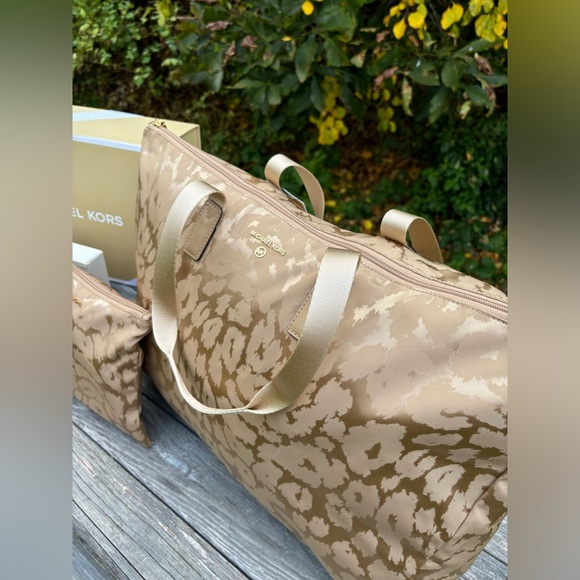 NWT ANIMAL PRINT MICHAEL KORS BIG BOY OVERNIGHT SET! - Picture 3 of 10